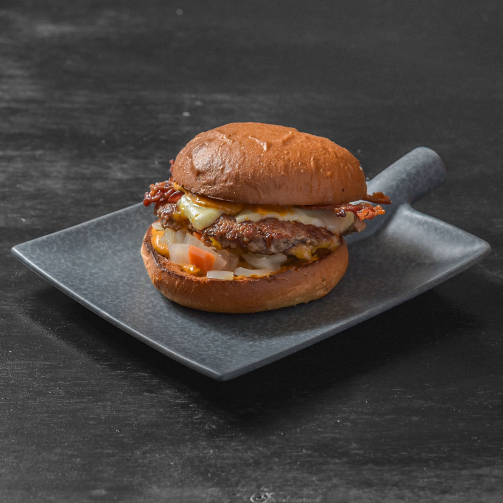 Selection burger con formaggio fuso e salsa speciale Bunker